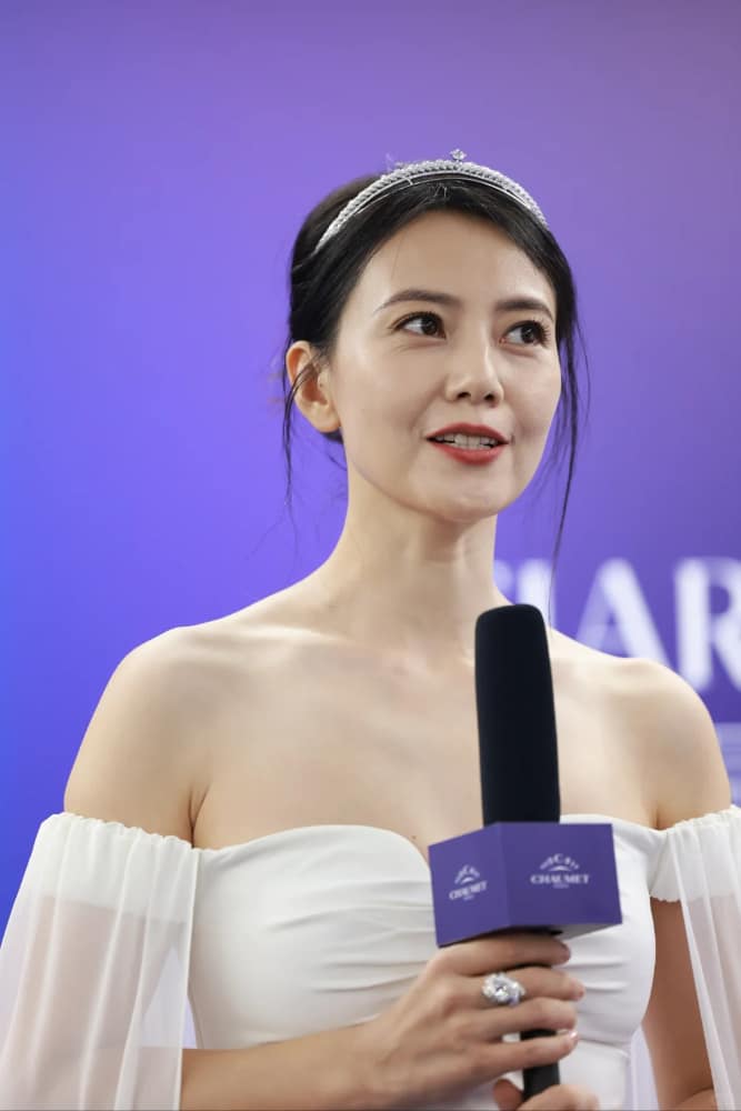 高圆圆滤镜被脱的精光图片生图_2