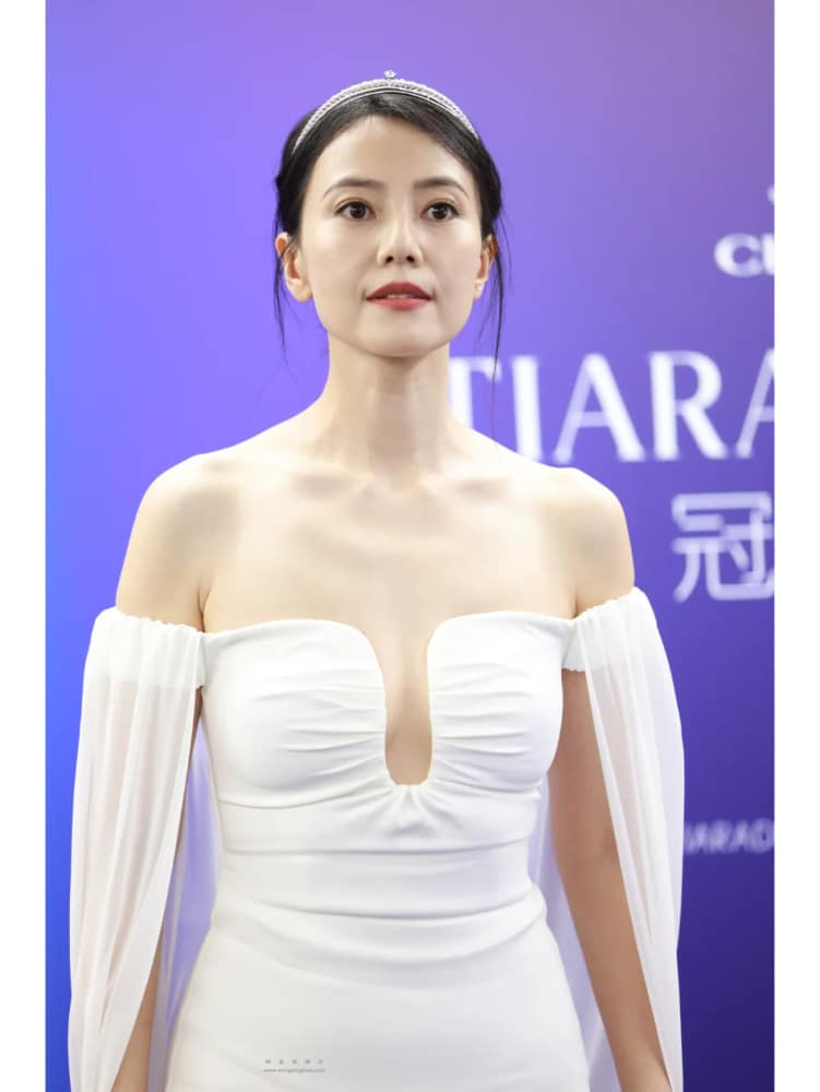 高圆圆滤镜被脱的精光图片生图_9