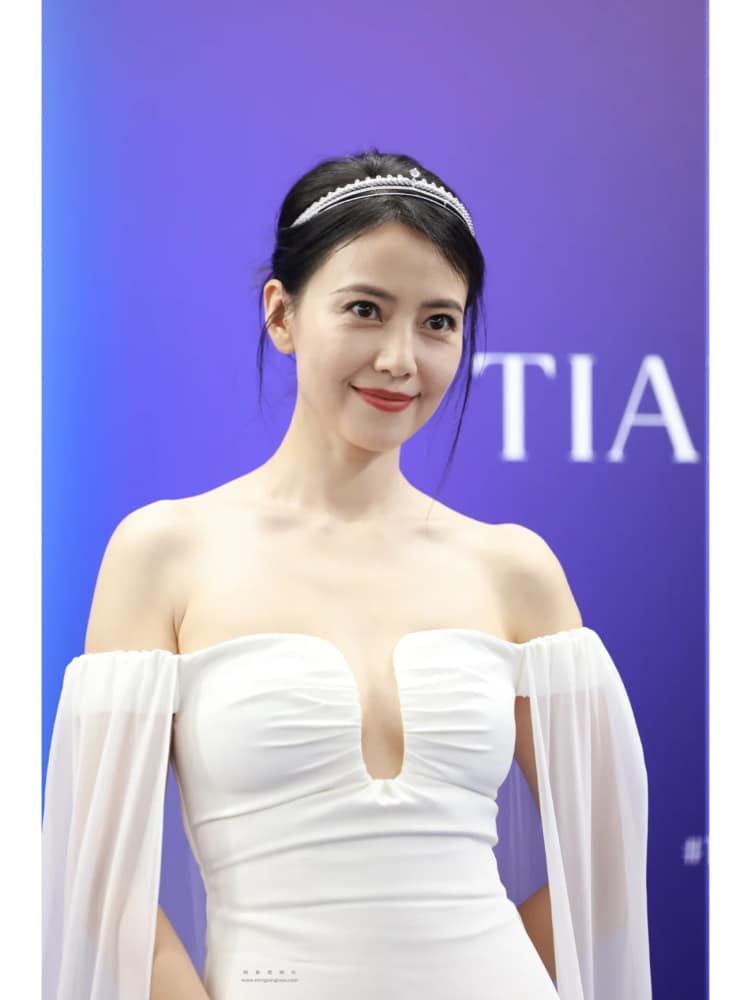高圆圆滤镜被脱的精光图片生图_12
