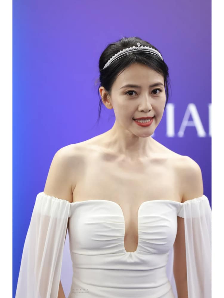 高圆圆滤镜被脱的精光图片生图_14