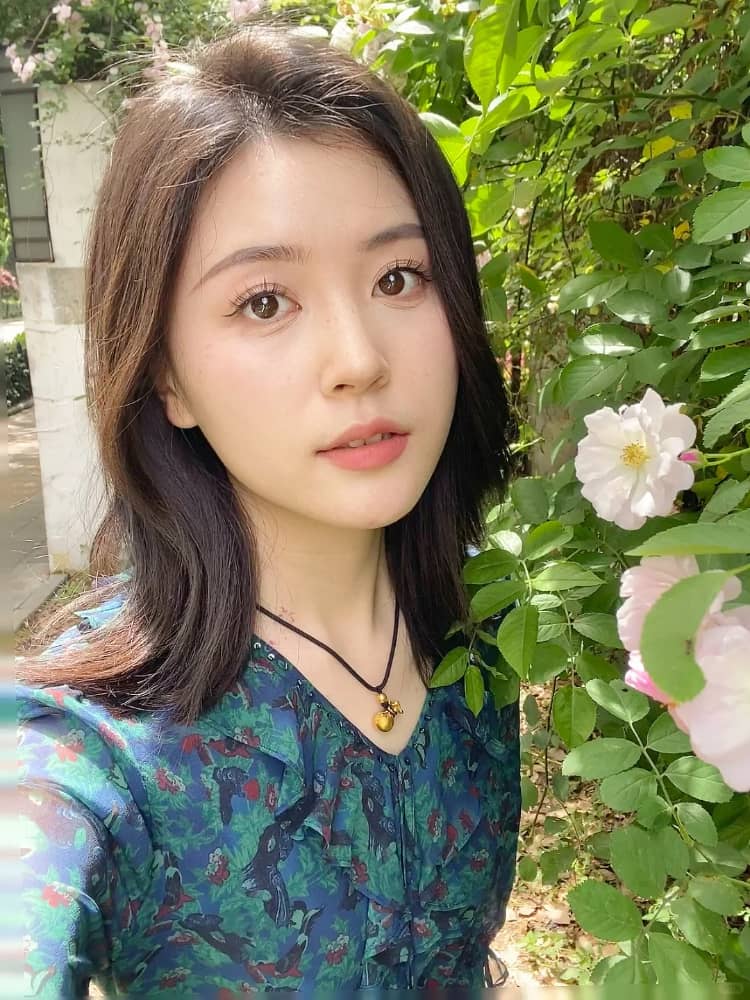 美女个人图片连拍15张美照分享_4