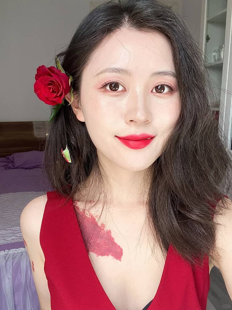 美女个人图片连拍15张美照分享_5