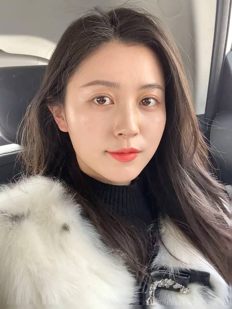 美女个人图片连拍15张美照分享_6