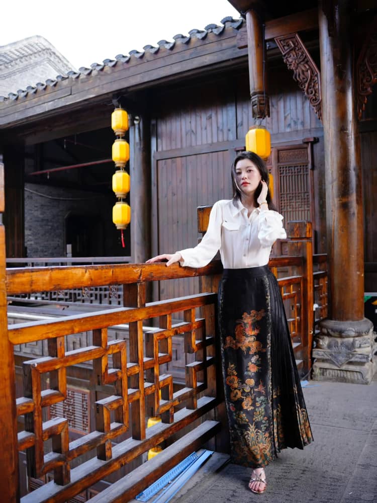 美女个人图片连拍15张美照分享_10