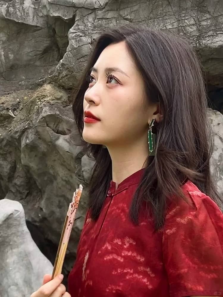 美女个人图片连拍15张美照分享_13