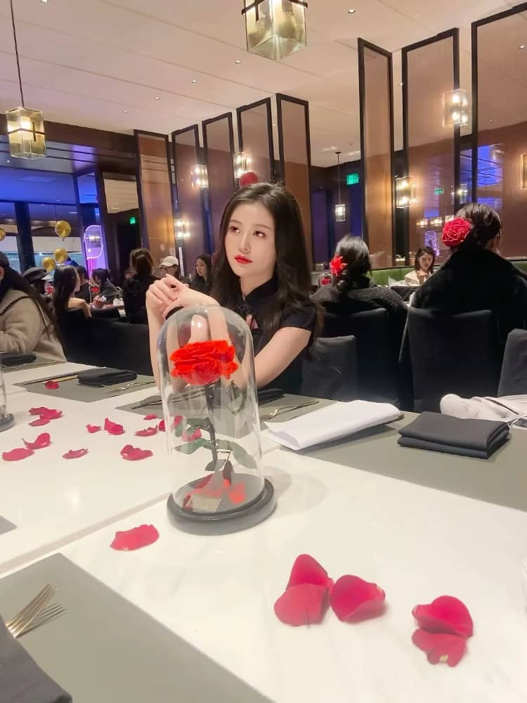 美女个人图片连拍15张美照分享_14