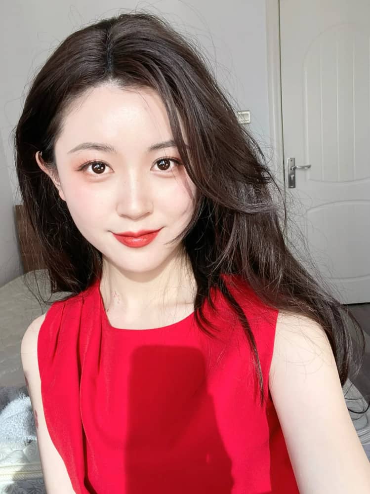美女个人图片连拍15张美照分享_15