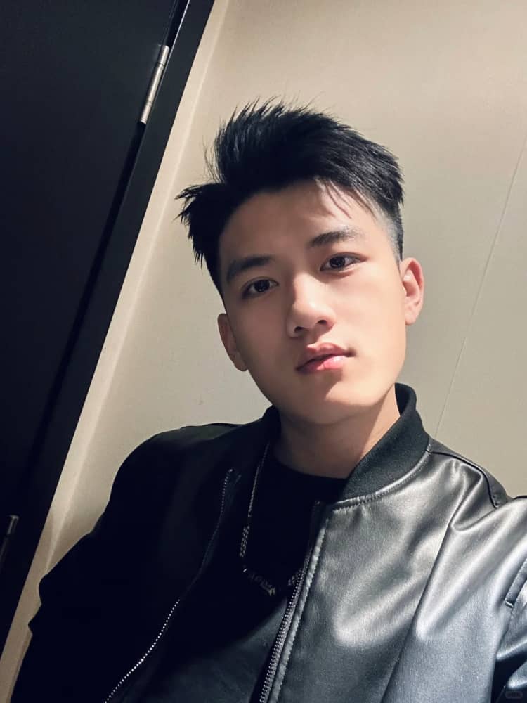 20岁男生照片真实帅气阳光少年感_1