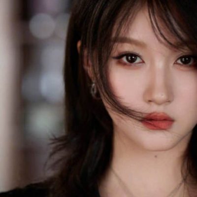 关晓彤戴假发图片写真